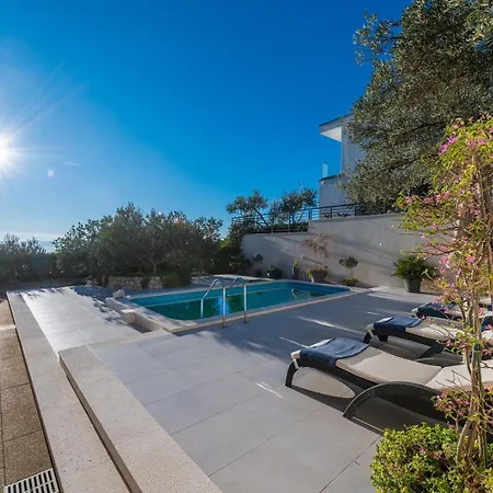 Ribica In Makarska, Private Pool Villa *